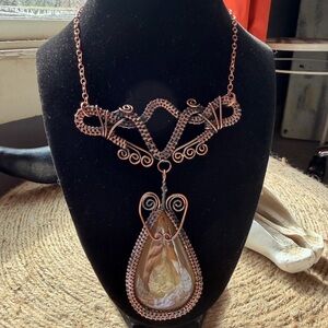 Handcrafted Copper Wire Teardrop Pendant Necklace - Agate Accent